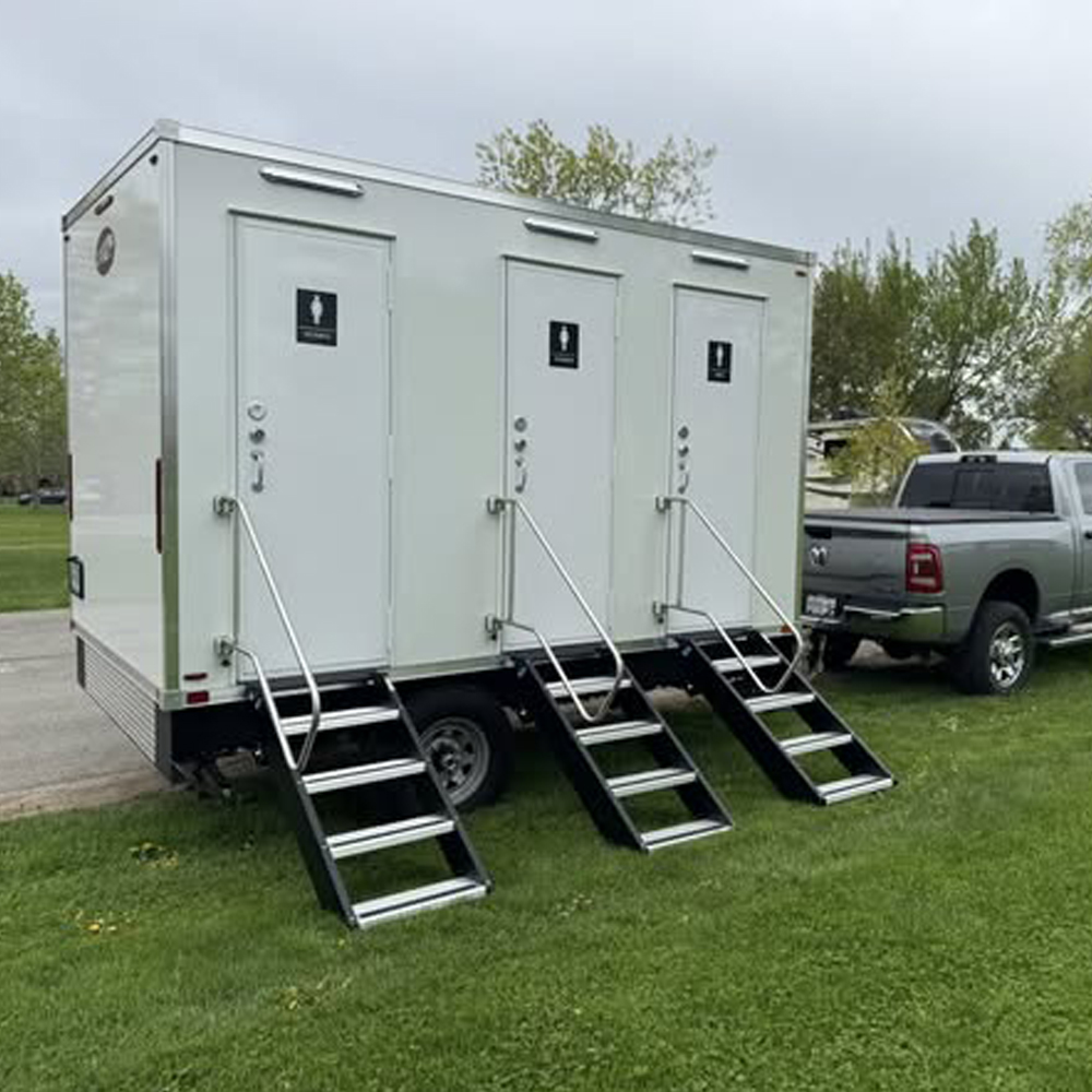 Trailer de Banheiro Móvel Luxu - Outdoor Lighting Rental avaliação e preço